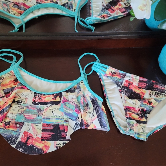 Colorful Beach Print Bikini Set - Picture 9 of 12